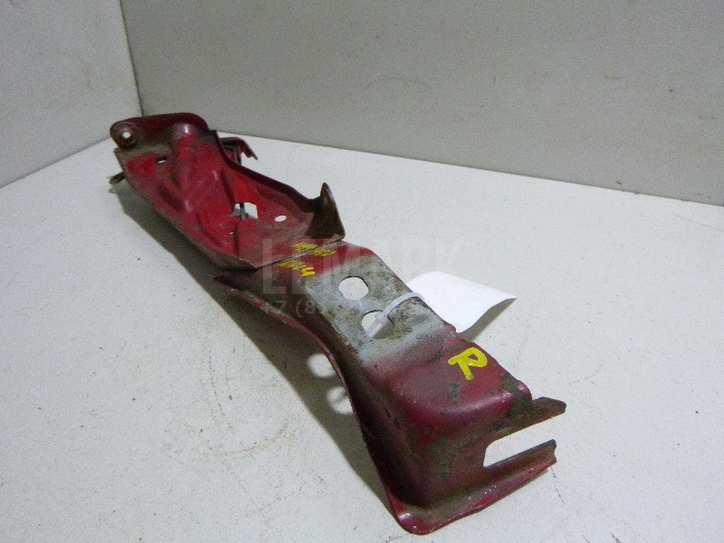 Кронштейн замка капота