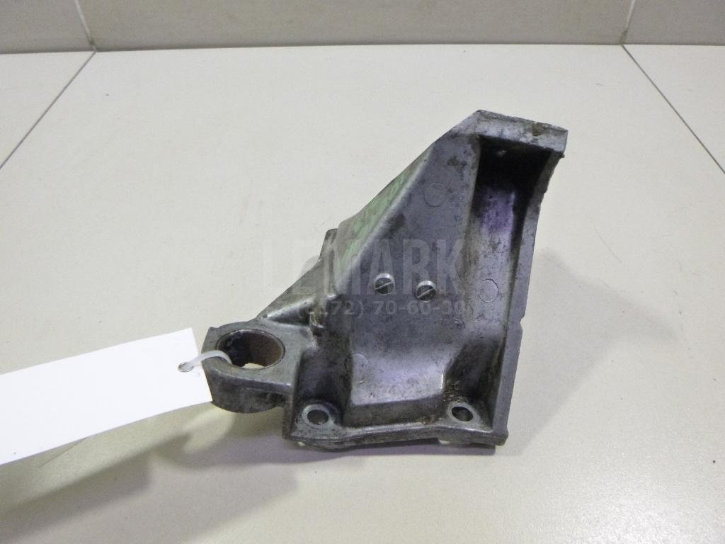 Кронштейн КПП правый для  Audi 100/200 [44] 1983-1991