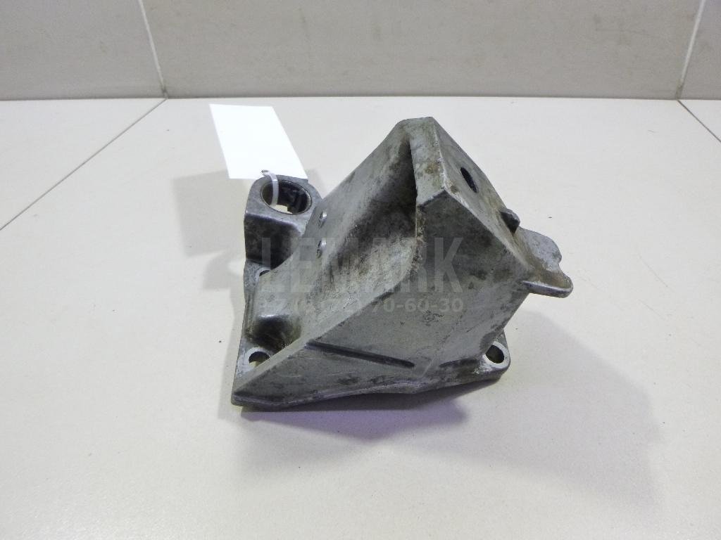 Кронштейн КПП правый для  Audi 100/200 [44] 1983-1991