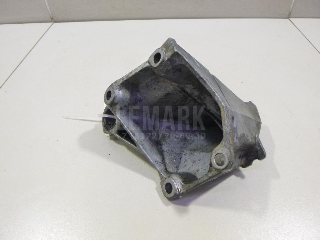 Кронштейн КПП правый для  Audi 100/200 [44] 1983-1991