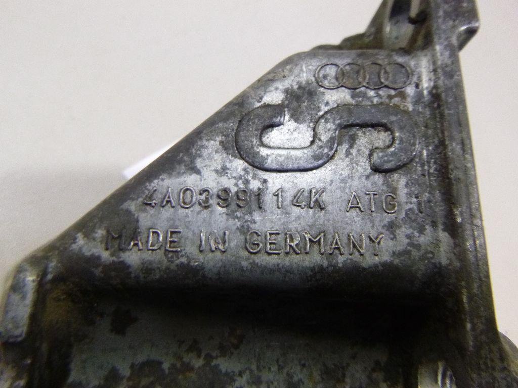 Кронштейн КПП правый для  Audi 100/200 [44] 1983-1991