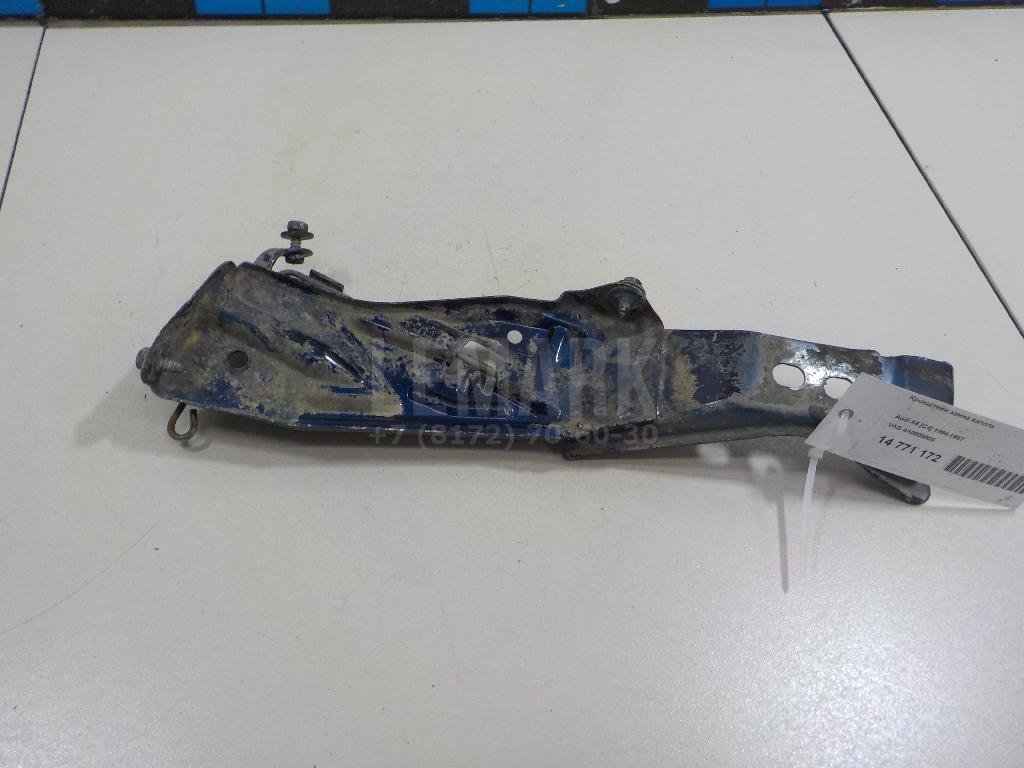 Кронштейн замка капота