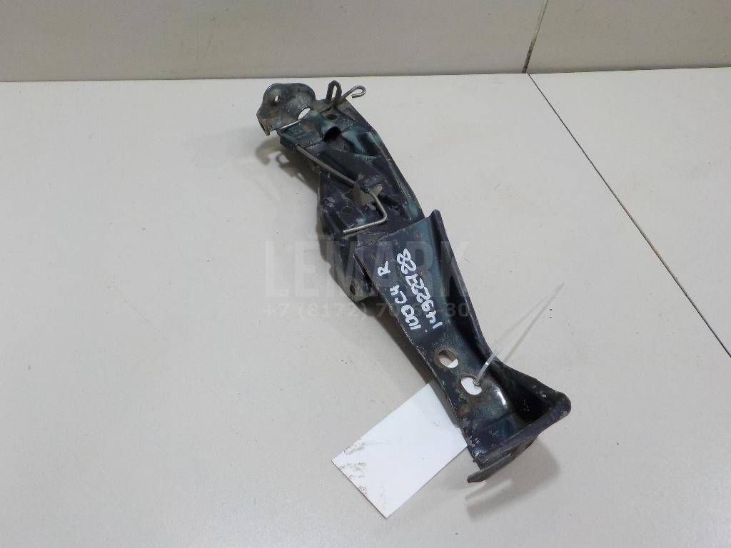 Кронштейн замка капота