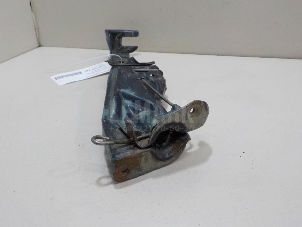 Кронштейн замка капота