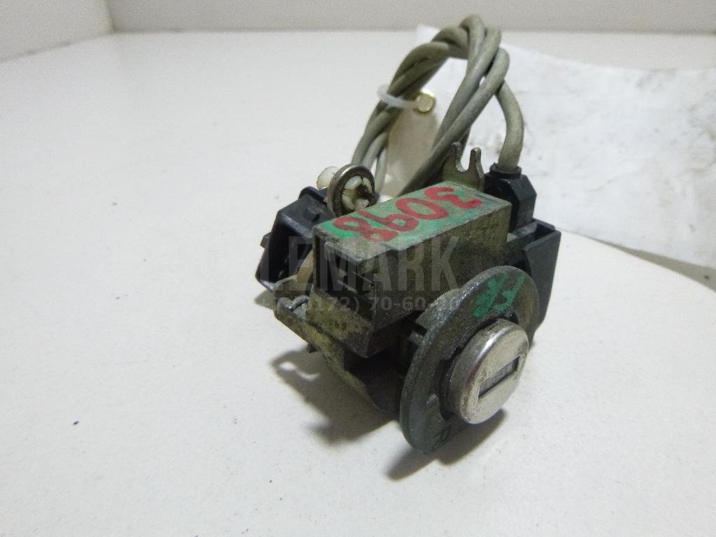 Вставка замка двери прав.