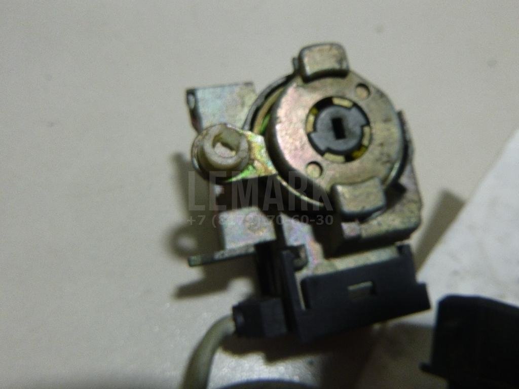 Вставка замка двери прав.