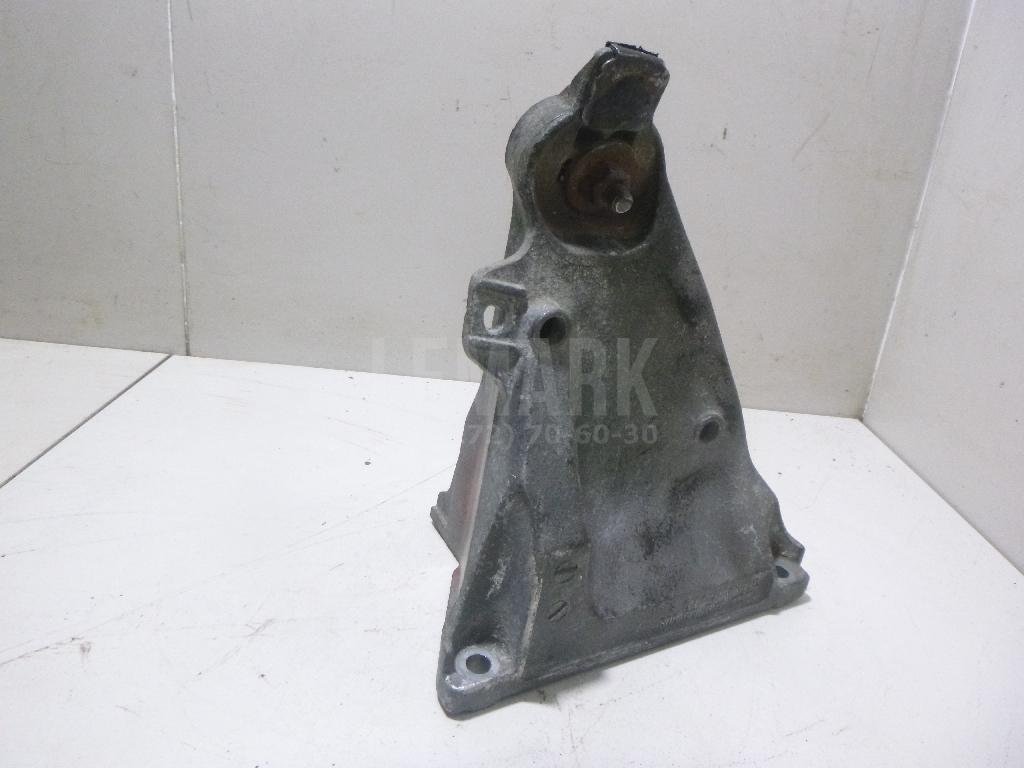 Кронштейн двигателя правый