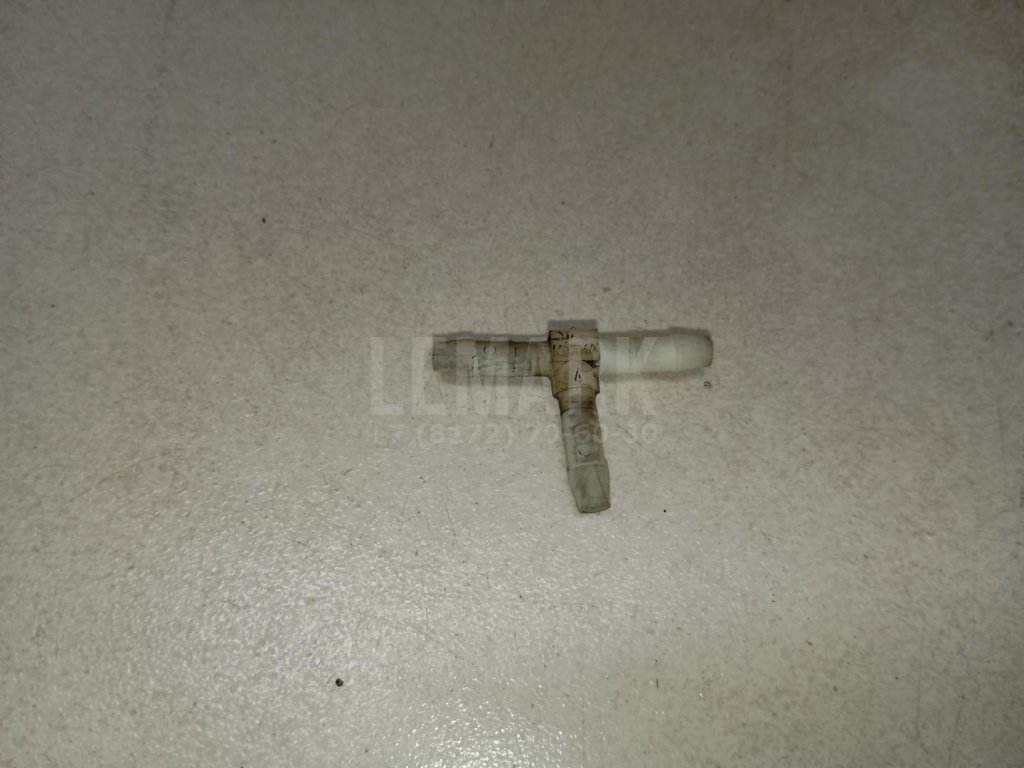 Тройник вентиляции картерных газов