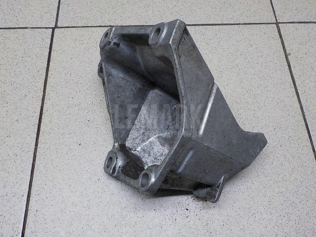 Кронштейн КПП правый