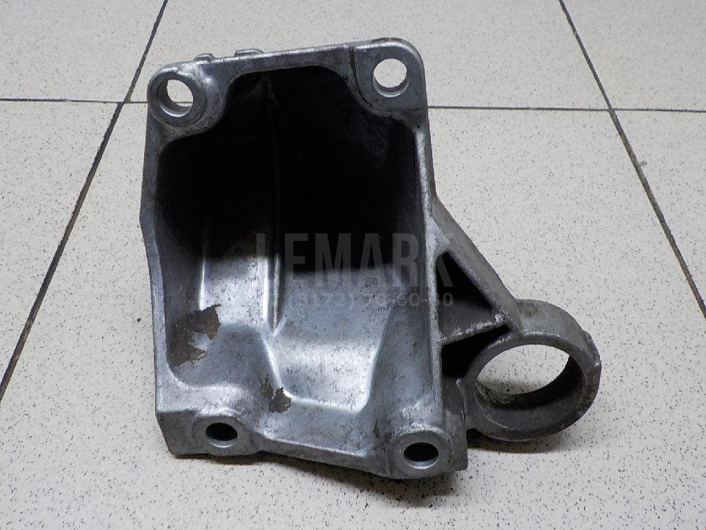 Кронштейн КПП правый