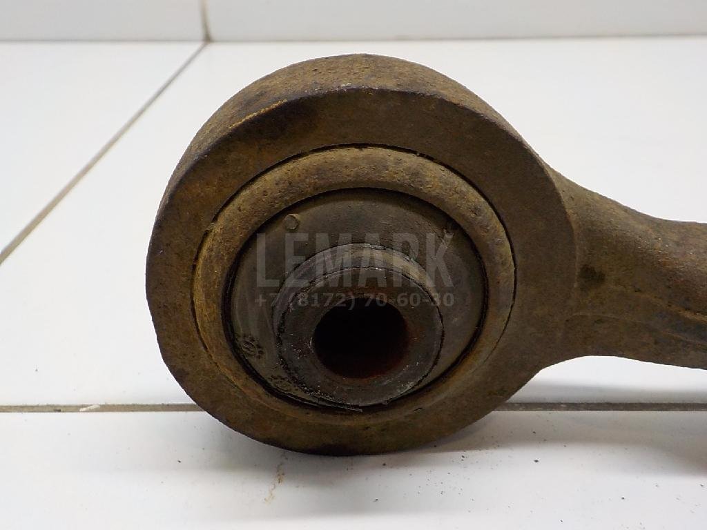 Рычаг передний правый