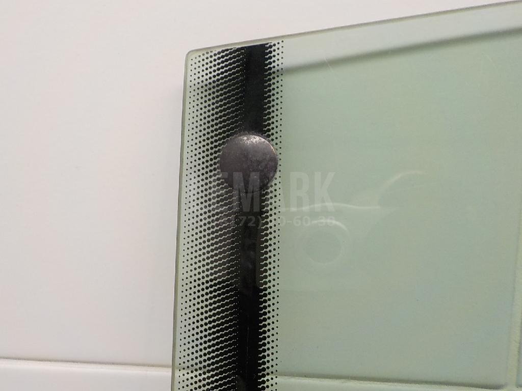 Стекло двери задней левой