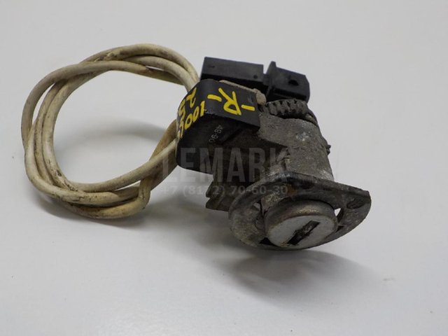 Вставка замка двери прав.