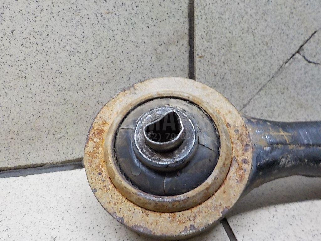 Рычаг передний левый