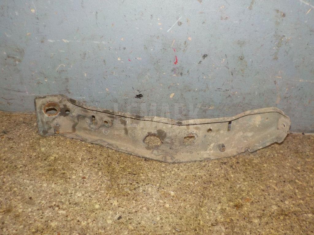 Кронштейн фар левый