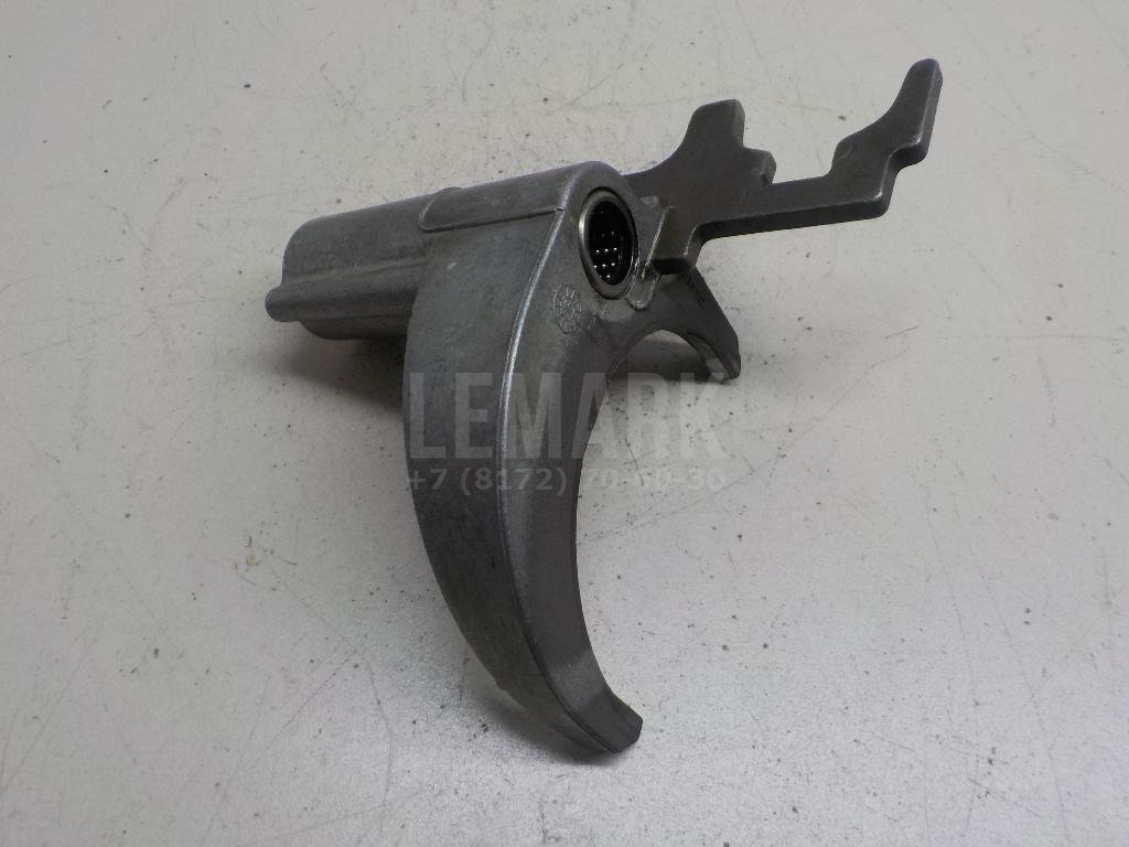 Вилка включения передачи