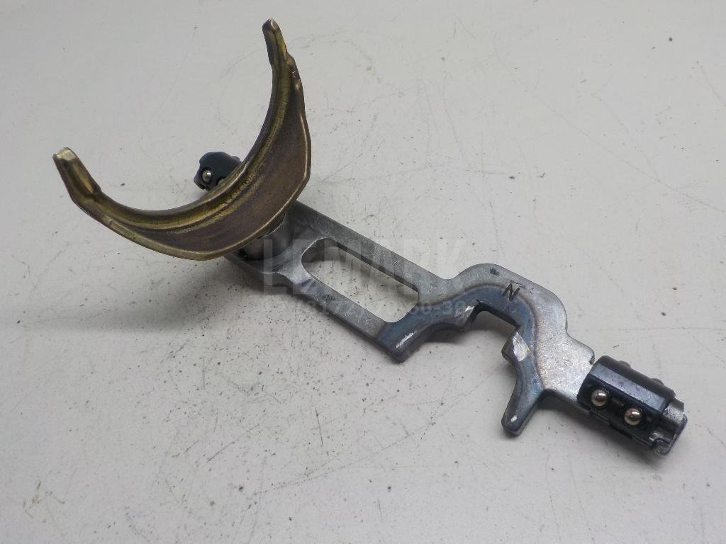 Вилка включения передачи