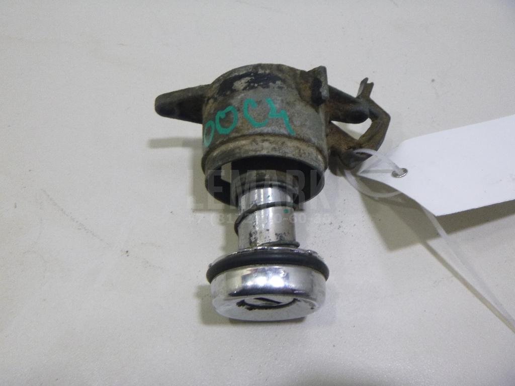 Вставка замка багажника