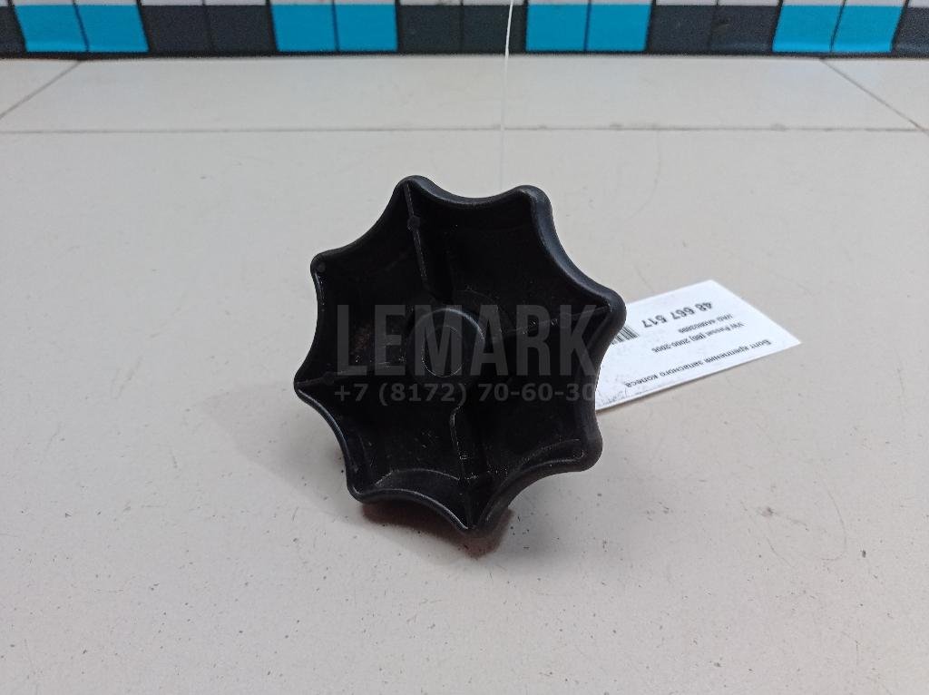 Болт крепления запасного колеса