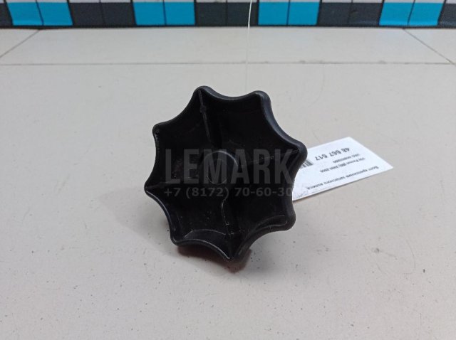 Болт крепления запасного колеса