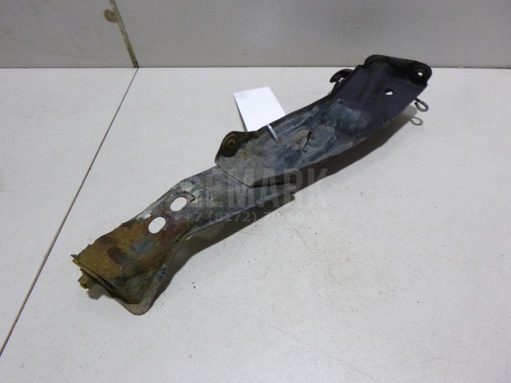 Кронштейн замка капота