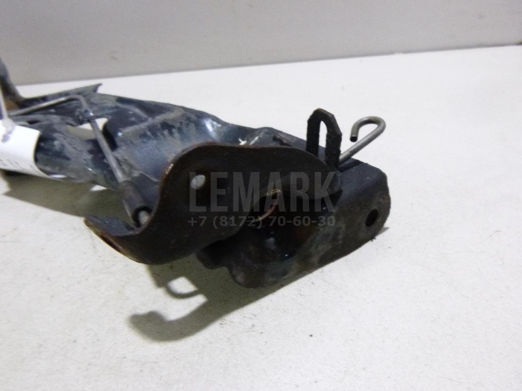 Кронштейн замка капота