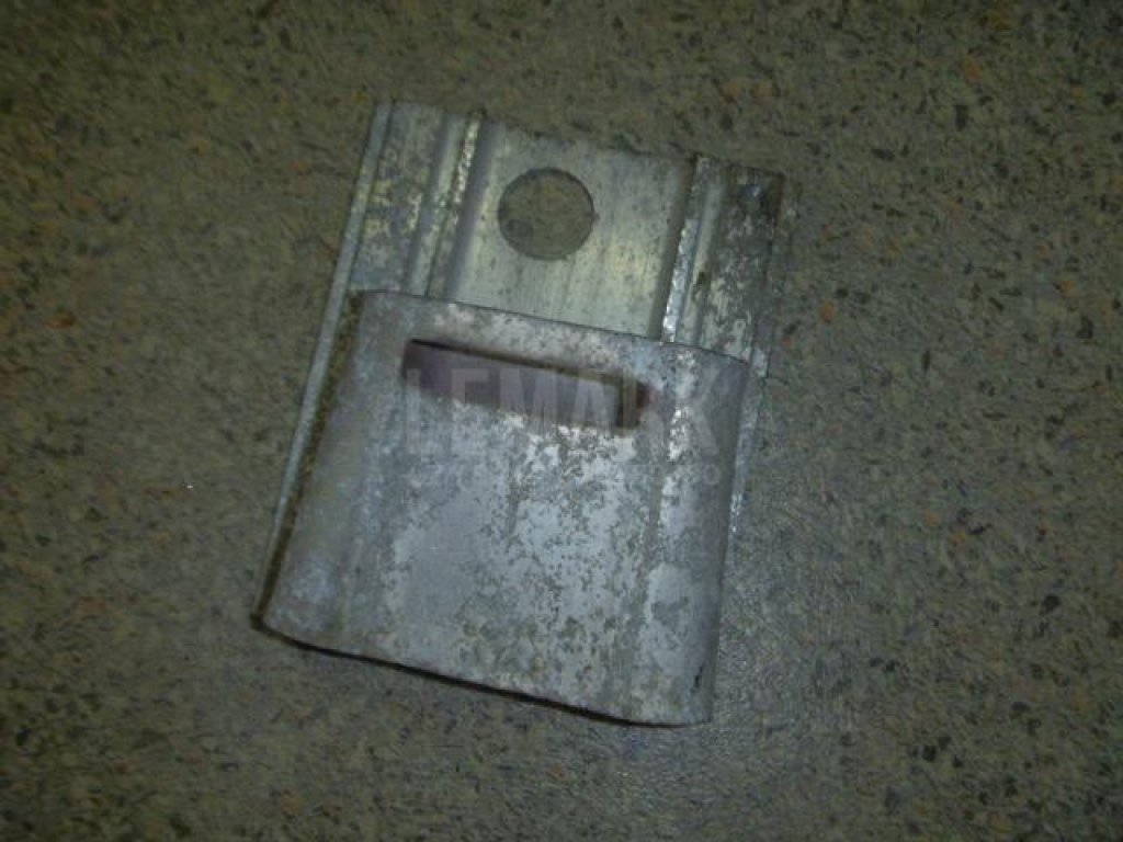 Кронштейн переднего бампера левый