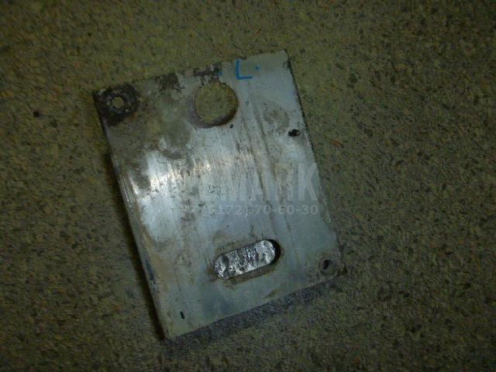 Кронштейн переднего бампера левый