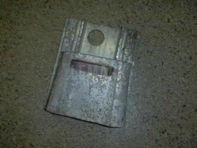 Кронштейн переднего бампера левый