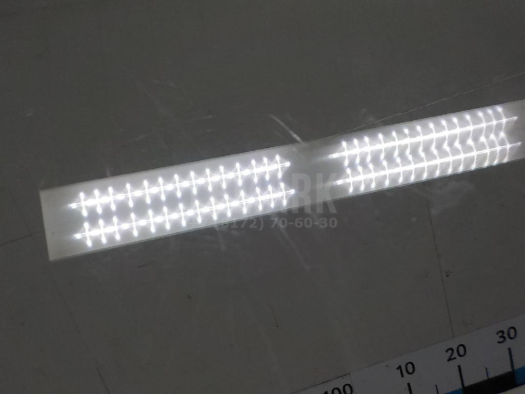 Стекло двери передней правой