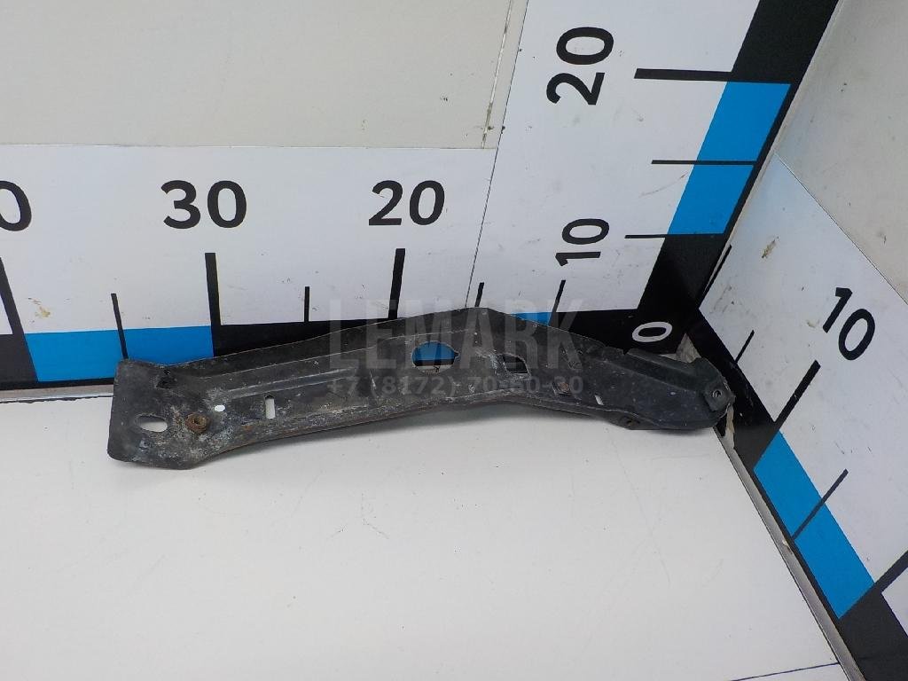 Кронштейн фар правый для  Audi 80/90 [B3] 1986-1991