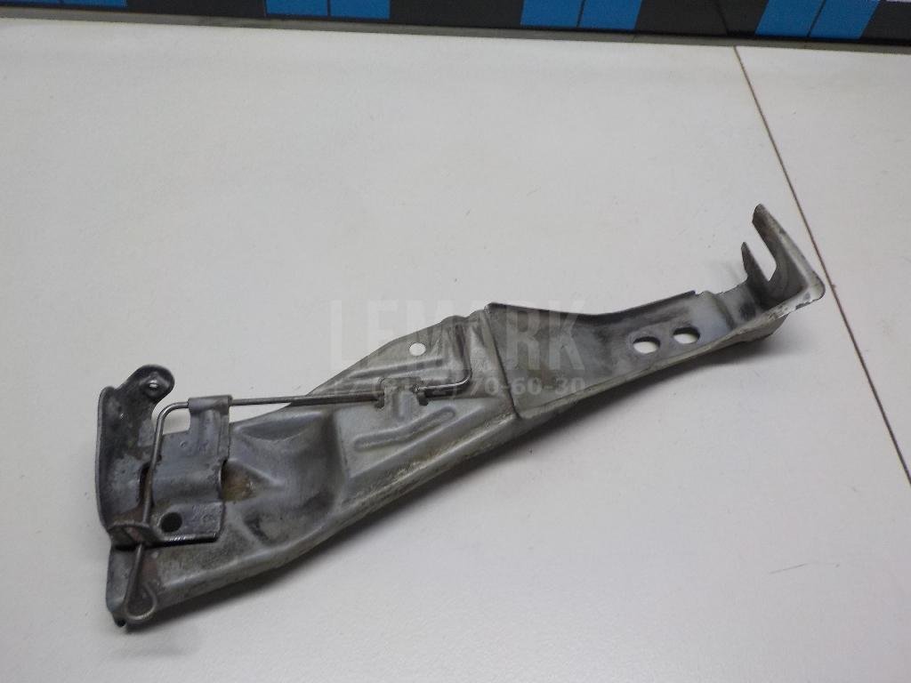 Кронштейн замка капота