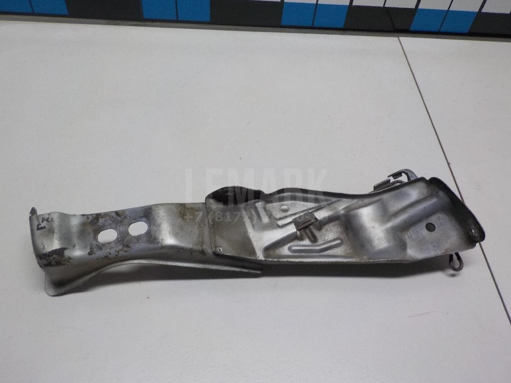 Кронштейн замка капота