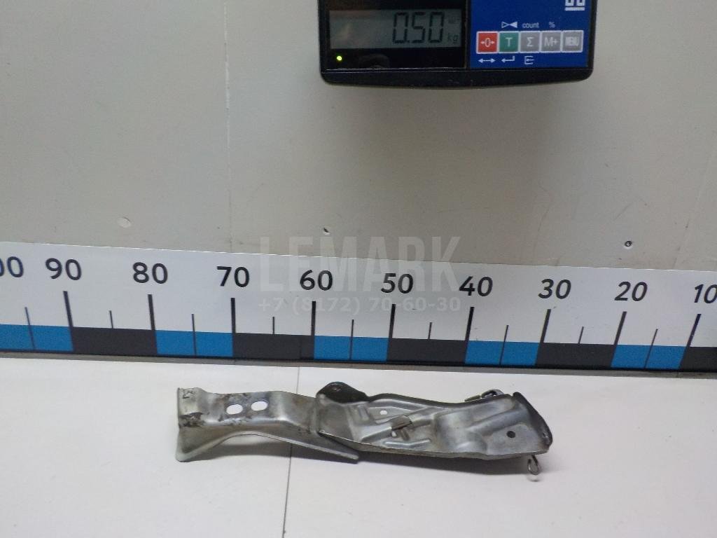 Кронштейн замка капота