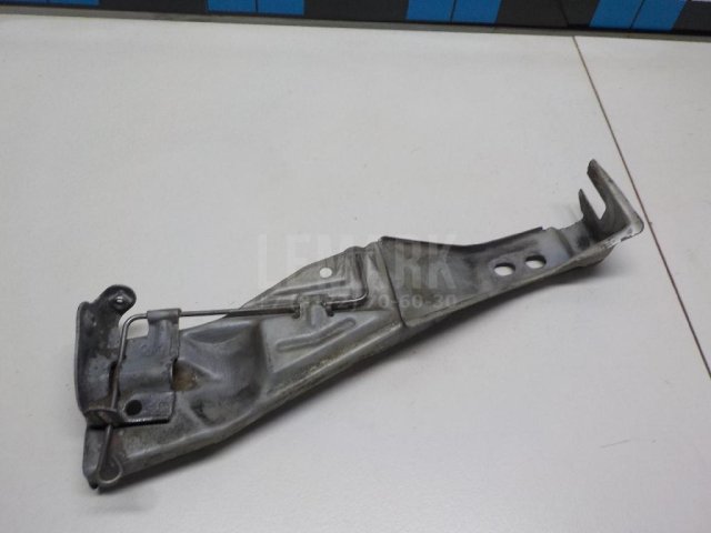 Кронштейн замка капота