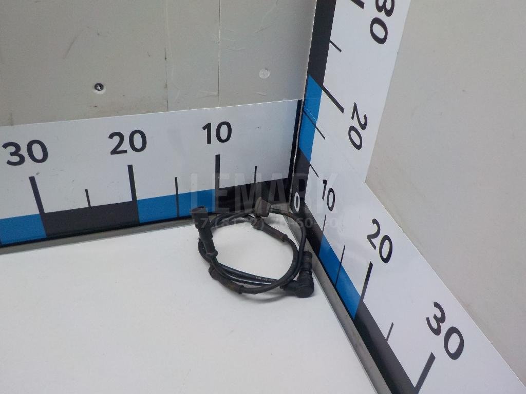 Датчик ABS передний