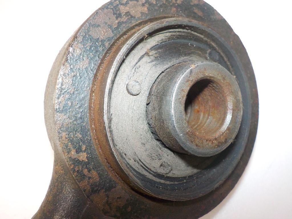 Рычаг передний правый