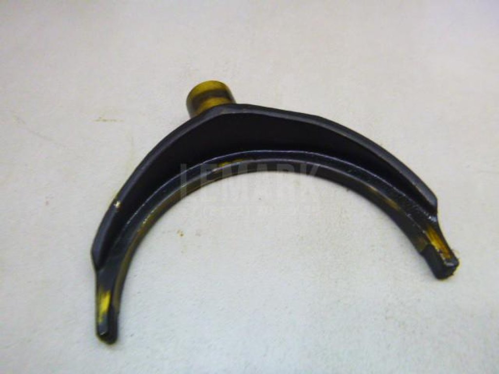 Вилка включения передачи