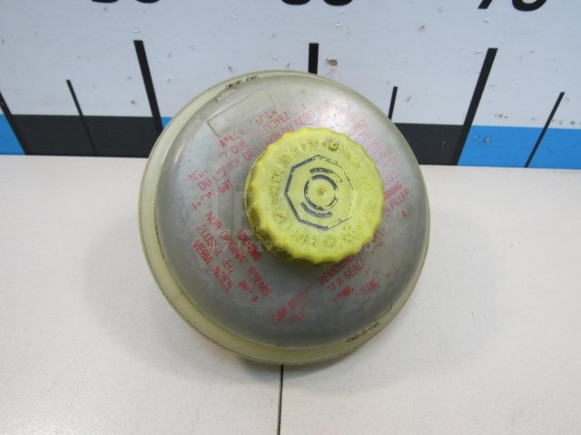 Бачок главного тормозного цилиндра