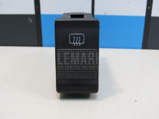 Кнопка обогрева заднего стекла