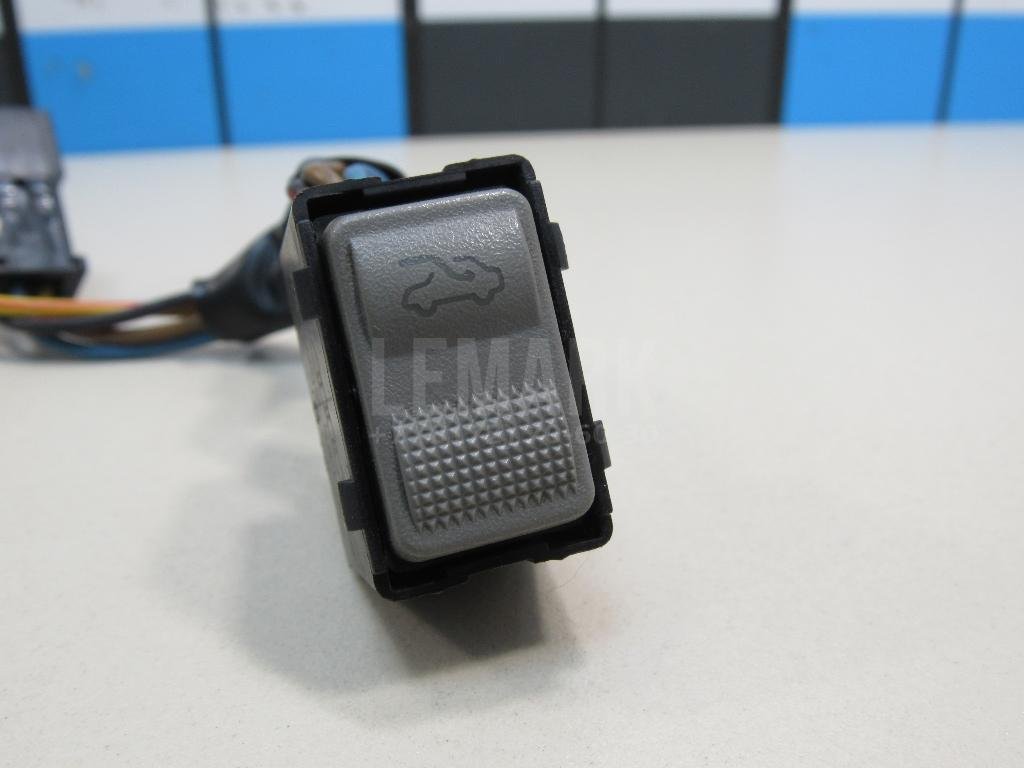 Кнопка люка