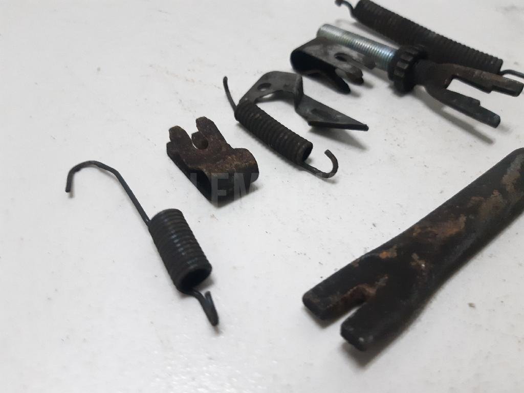 Установочный к-кт задних колодок