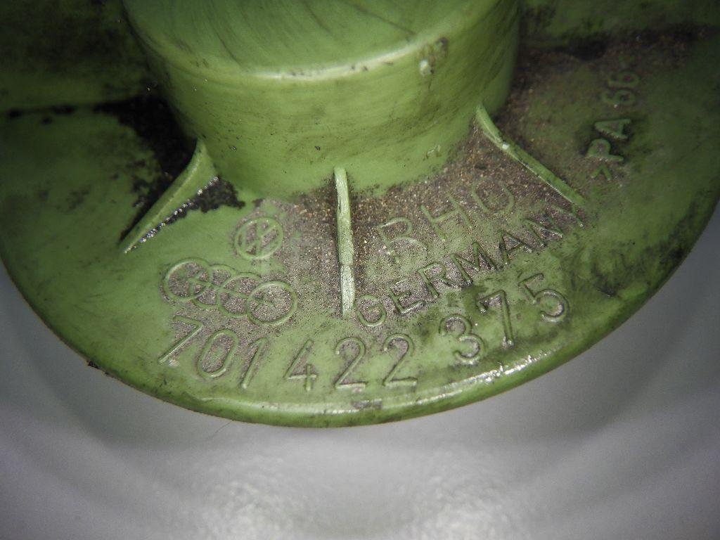 Крышка бачка гидроусилителя