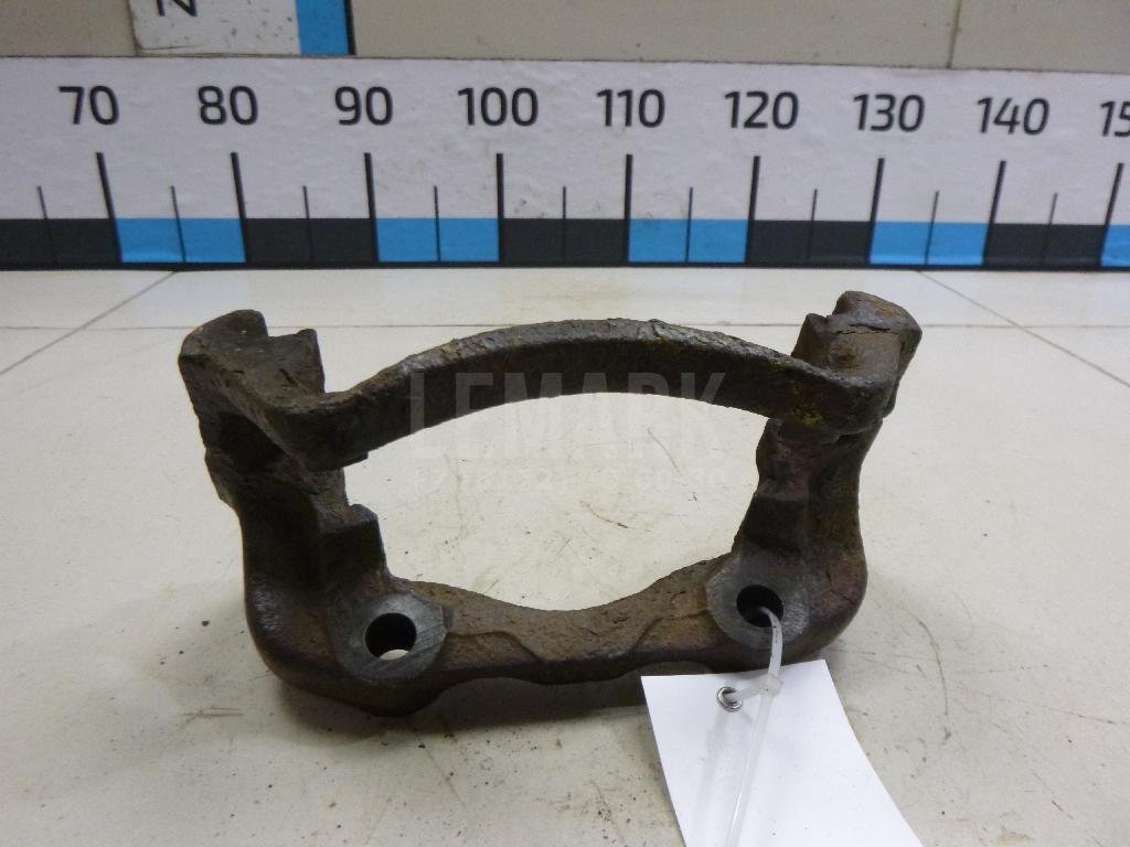 Скоба суппорта переднего