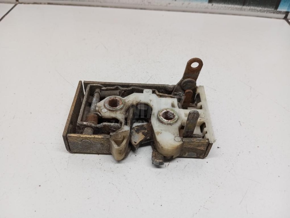 Замок двери задней правой