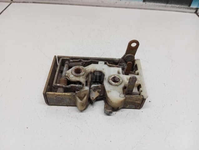 Замок двери задней правой