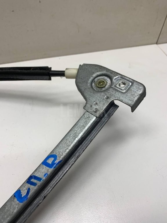 Стеклоподъемник механ. передний правый