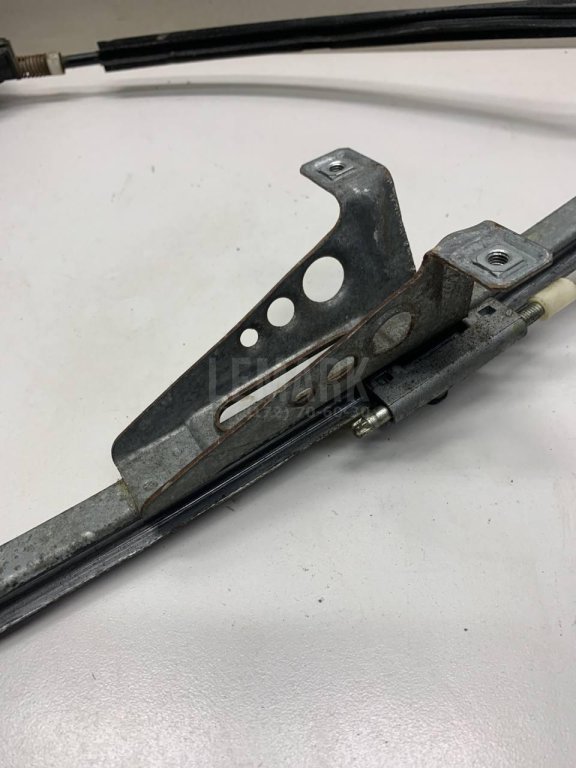 Стеклоподъемник механ. передний правый