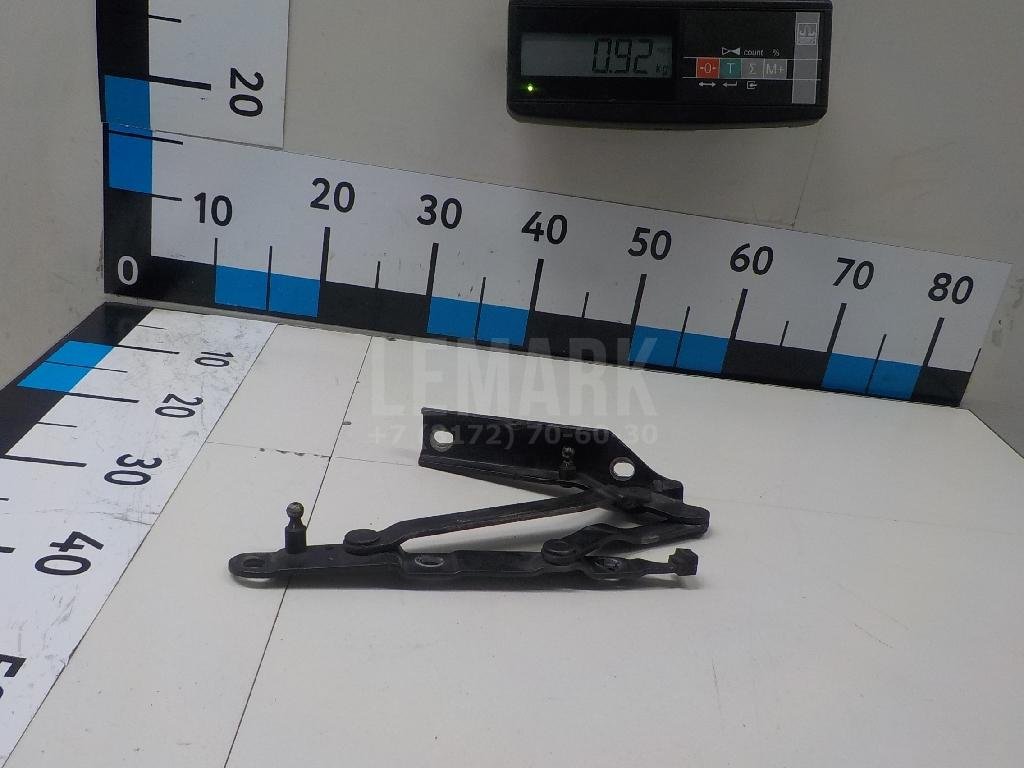 Петля крышки багажника