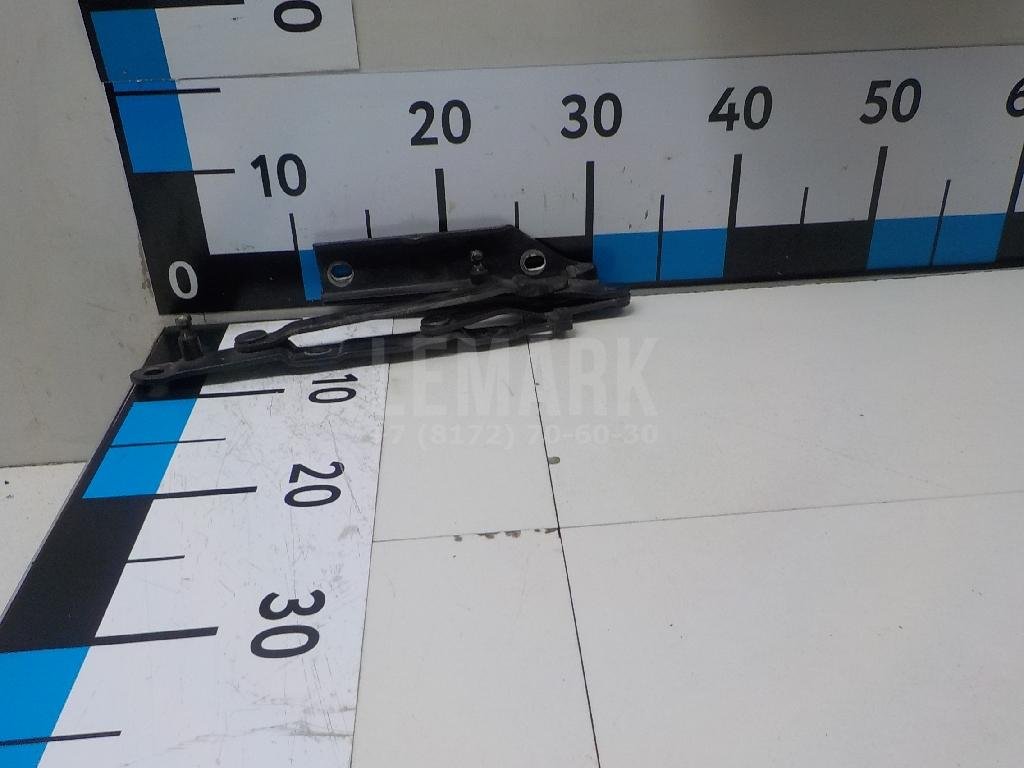 Петля крышки багажника